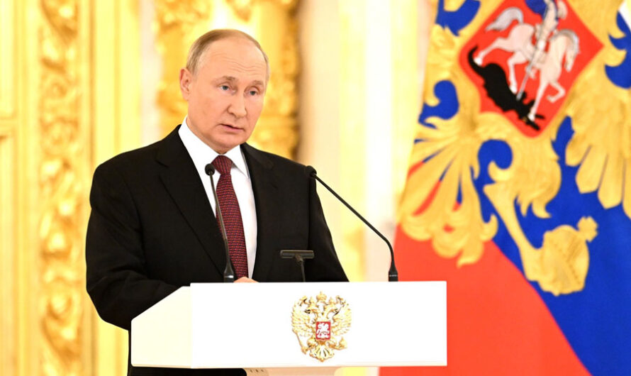 Президент Владимир Путин наградил 10 жителей Новосибирской области