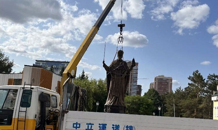 Памятник Николаю Чудотворцу установили в Новосибирске
