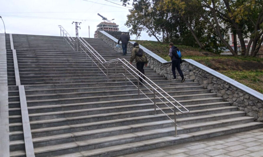 Долгожданный ремонт лестницы на Речном вокзале подошел к концу