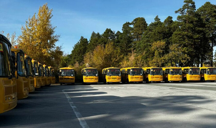 49 новых школьных автобусов получили школы в Новосибирской области