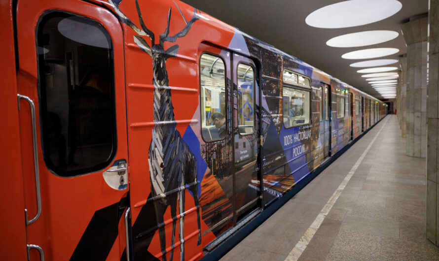«Загляните на выходные»: Нижний Новгород позвал новосибирцев в гости, запустив тематический поезд в метро