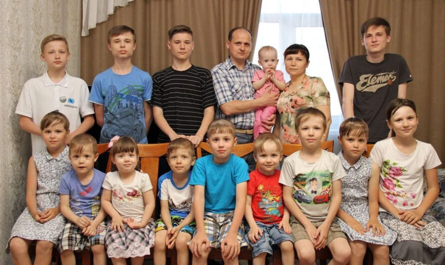 Владимир Путин присвоил звание «Мать-героиня» жительнице Новосибирска с 14 родными детьми