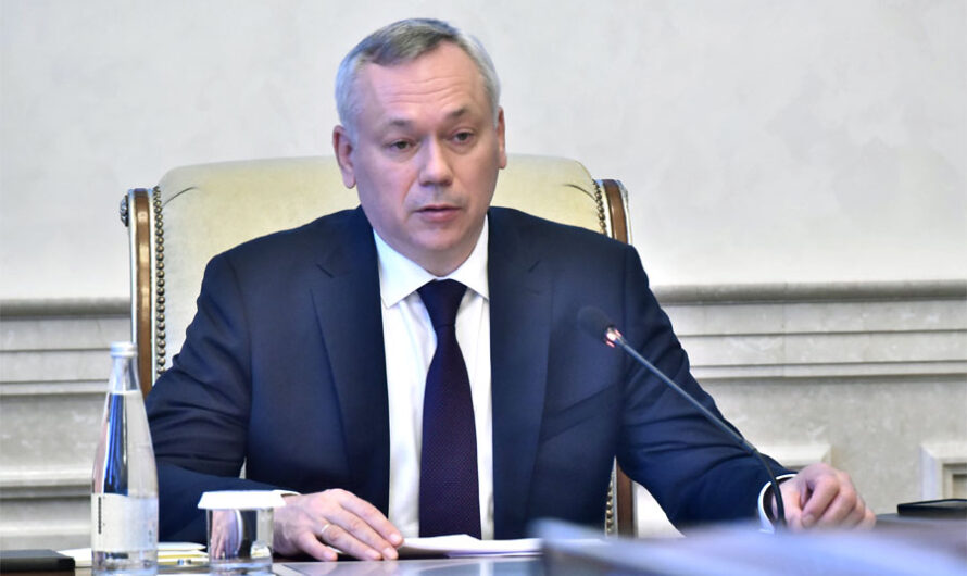 «Выгнать к чертям»: губернатор Травников жестко раскритиковал затянувшуюся реконструкцию Первомайского сквера