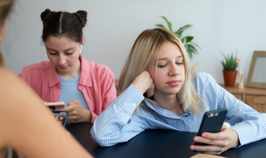 Большинство родителей – за запрет смартфонов в школах Новосибирска