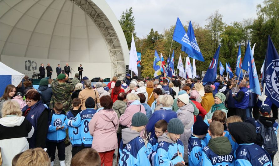 День воссоединения новых регионов с Россией отметили в Новосибирске